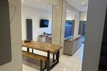 관광객 아파트 Broadway Beach Homes Airbnb With Hot Tub