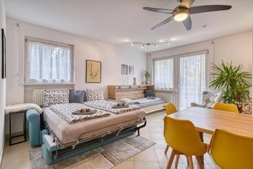 דירות לתיירים City Café   Central Apartment