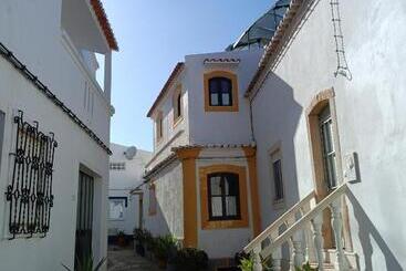 דירות לתיירים Ferragood House Historic Center