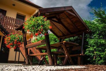 ペンション Mónika Vendégház