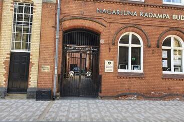 هاستل Sangha Halls