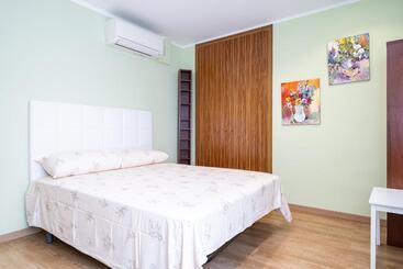 דירות לתיירים Hauzify I Apartament Sant Roc