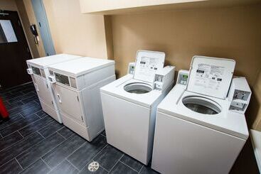 בית מלון כפרי Hampton Inn & Suites By Hilton Regina East Gate