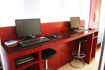 هتل Hanting  Bengbu Xinshiji Square Branch