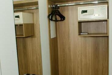 Отель Impar Suites Expominas