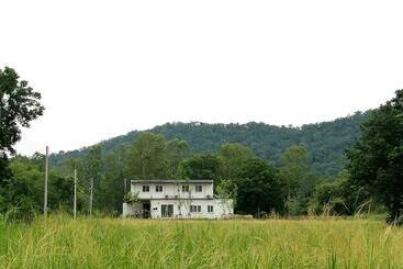 ユースホステル บ้าน Guh