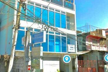 تختخواب و صبحانه Patricios Apartelle Taguig