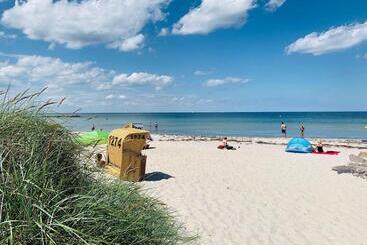 Жильё для туристов Fewo Strandhuus 107 70 Meter Zum Strand