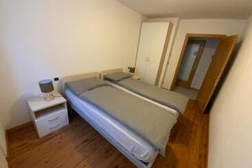 ツーリストアパートメント Juli Richi Holidays