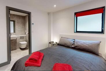 דירות לתיירים 2 The View Apartments Ilfracombe   Seafront, Parking, Lift, Ev