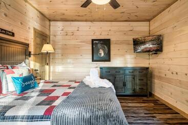 آپارتمانهای توریستها Holiday Special, Theater, Hot Tub, Game Room, 5mins To Dollywood