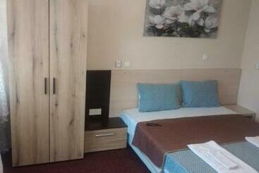 بنسيون Rose & Water Guest House