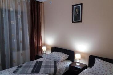 Pensiunea Cireșul Alb