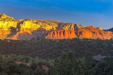 آپارتمانهای توریستها 3 Acre Private Designer Villa Borders Forest Forever Views!