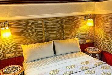 تختخواب و صبحانه Riad Dar Ouezzani