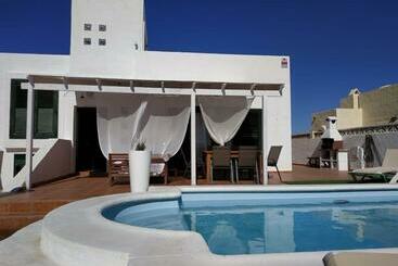 פנסיון Aloha Surf House