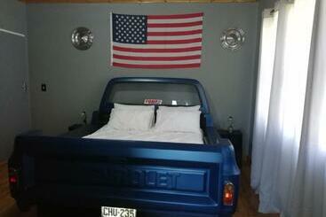 펜션 The V8 Guest House