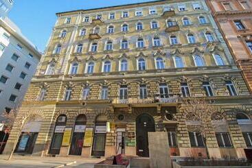 관광객 아파트 Cosy Cottage   Cheerful Apartment In The Center