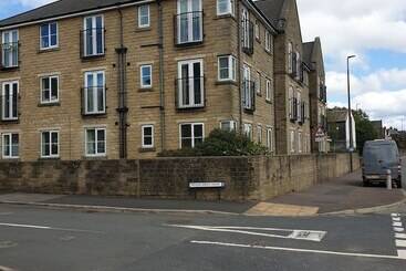 游客公寓 Early Knights At Huddersfield