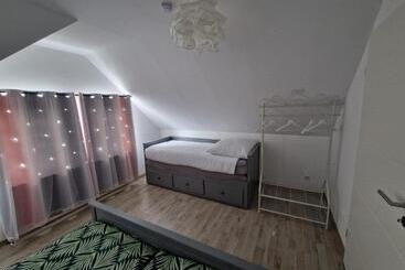 آپارتمان‌های توریست‌ها Schicke Neue Ferienwohnung