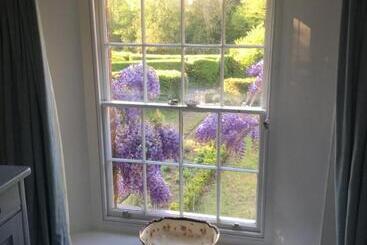 צימר Stroud House