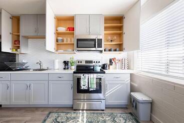 آپارتمانهای توریستها Dog Friendly Walk To Downtown Gilbert King Bed Yard With Fire Pit