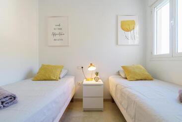 آپارتمانهای توریستها Lovely Apartment With Seaview