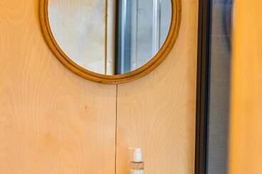 דירות לתיירים Oaklane Glamping Cabins