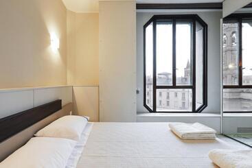 تختخواب و صبحانه Duomo Luxury Apartment