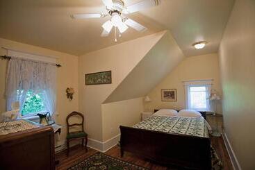 פנסיון Lionheart Guest House