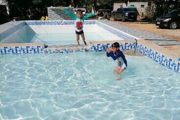 تختخواب و صبحانه Knb West Villa Inn  Patar