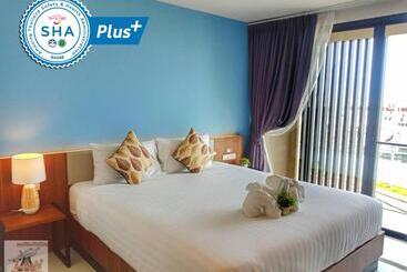 Louis  Runway View Hotel   Sha Extra Plus