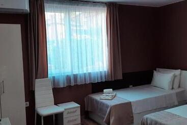 بنسيون Mariana   Guest House