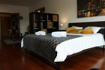 Pensão Metro Heroismo Residence