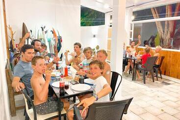 Pensão Moodhu Surf House