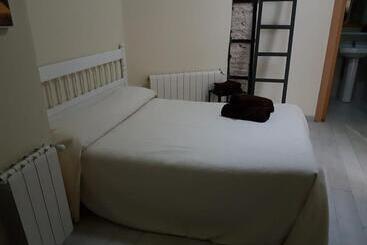 بنسيون Plaza Redonda Brugada Home