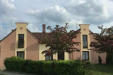 アパートホテル Penzion U Parku Třeboň