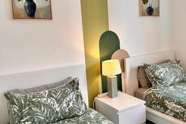 관광객 아파트 The Meadow, River View Apartment