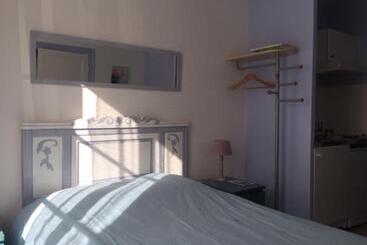 تختخواب و صبحانه Chambre Saint Sauveur