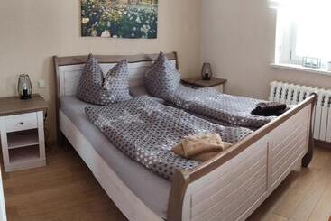 Жильё для туристов Ferienwohnung Zum Ausblick