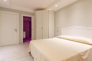 پانسیون Domu Ajaju Guest House