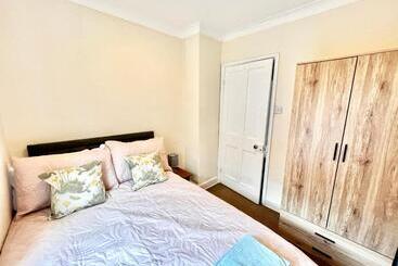 ツーリストアパートメント 10 Langworthgate