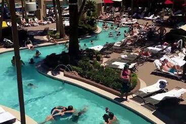 מלון דירות Mgm Signature