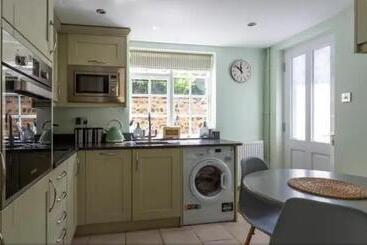 Жильё для туристов The Seaside Retreat