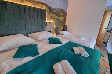 آپارتمانهای توریستها Apartments With Private Saunas & Wellness Gobi