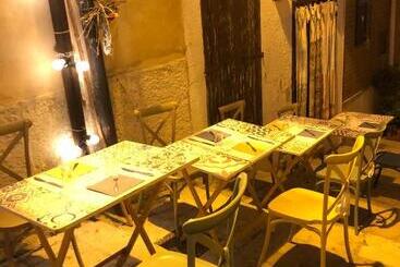 تختخواب و صبحانه Casa 28