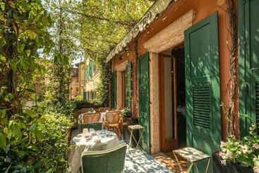 تختخواب و صبحانه Casa L Andrunèl
