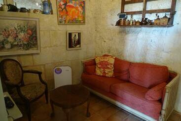 مبيت وإفطار La Cave De L éperon