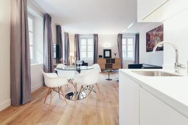 تختخواب و صبحانه T3 Luxe Hyper Centre