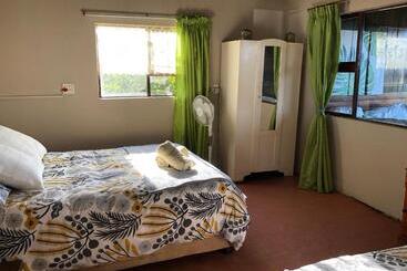 بنسيون Bluecottage Or Seaview Cottage At Coram Deo Lodge Self Catering